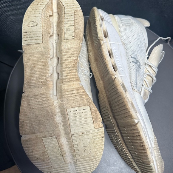 On Cloud Novas - Picture 6 of 6